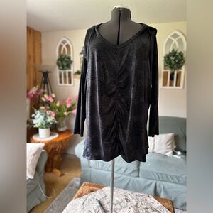 Active zone Black V-Neck Top